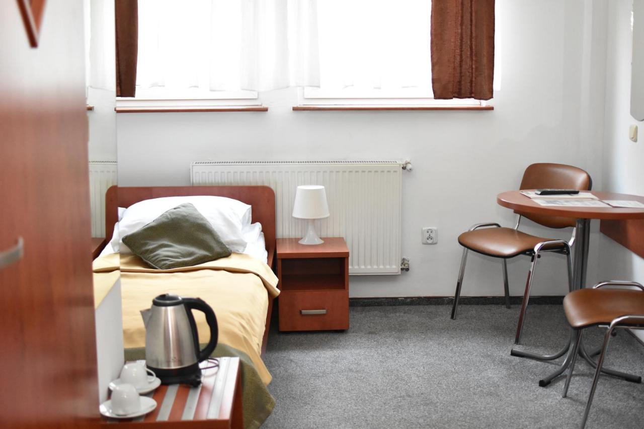 Hotel Dabrowiak Dąbrowa Górnicza Buitenkant foto