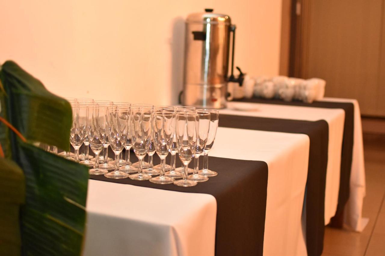 Hotel Dabrowiak Dąbrowa Górnicza Buitenkant foto