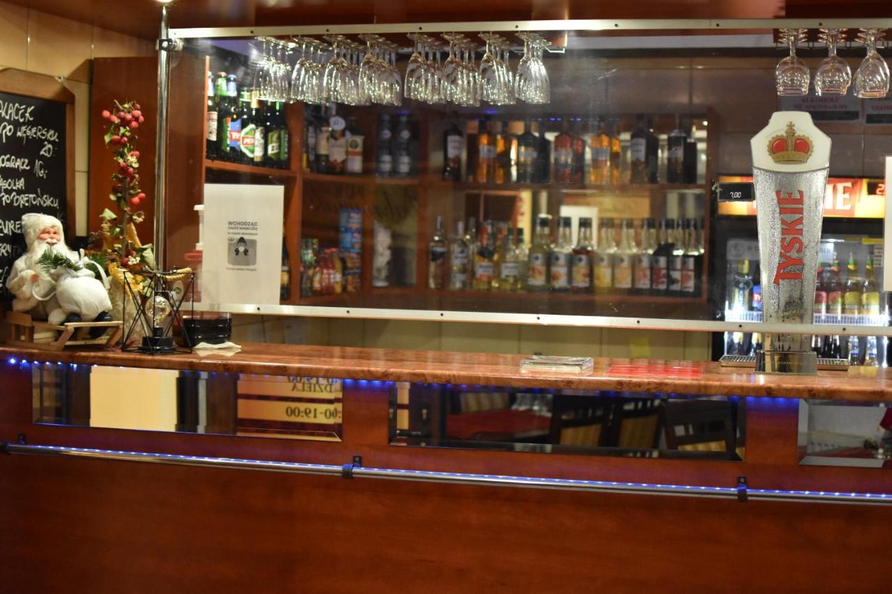Hotel Dabrowiak Dąbrowa Górnicza Buitenkant foto