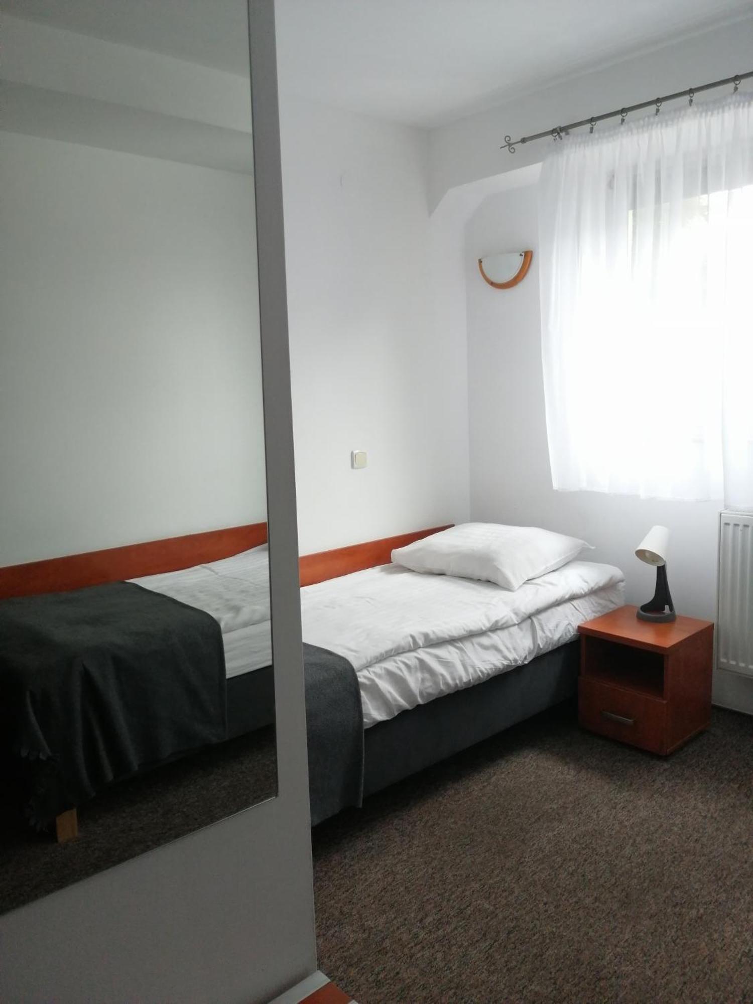 Hotel Dabrowiak Dąbrowa Górnicza Buitenkant foto